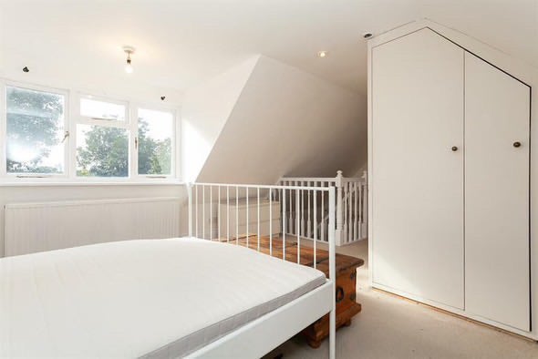 En Suite room in cute Church St flat  Main Photo