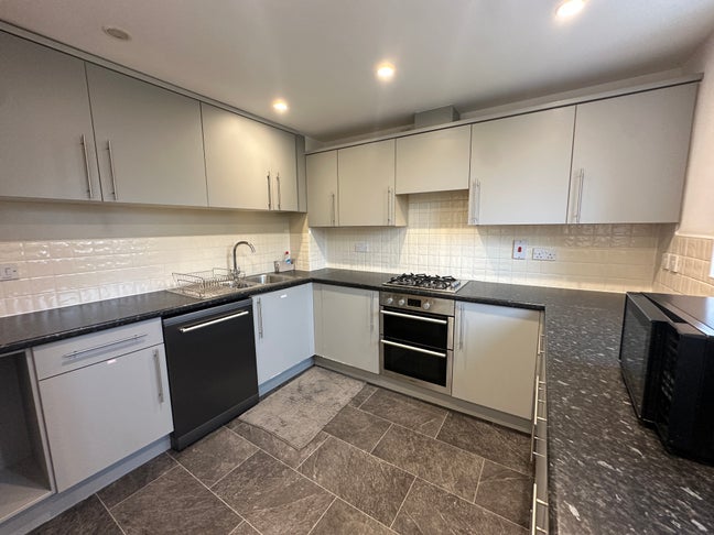 Ensuite Rooms - Modern House - Bills Included Main Photo