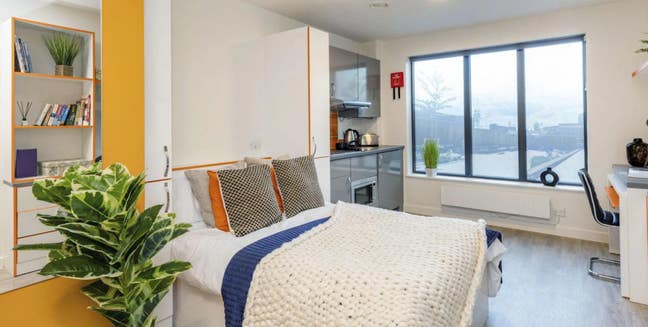 Classic studio apartment near city centre  Main Photo