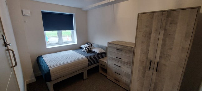 Very Modern Ensuite - Close to Research Park  Main Photo