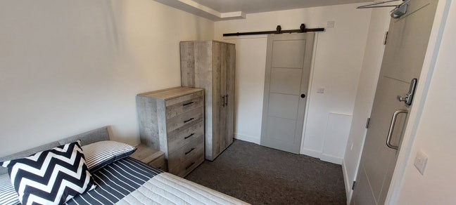 Very Modern Ensuite - Close to Research Park  Main Photo
