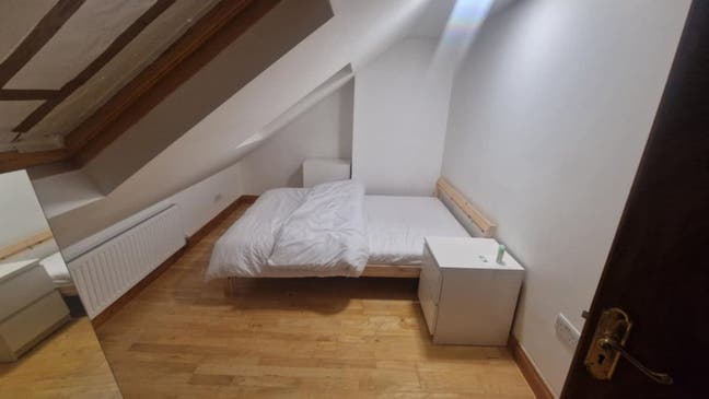 Double Room for Rent in Spacious 4-Bedroom House Main Photo