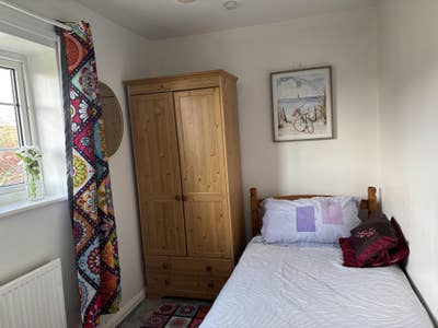 Attractive Room on peaceful road  Main Photo