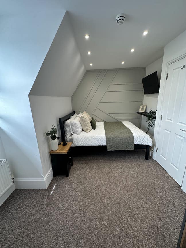 Newly Renovated Double Room Available in Upton  Main Photo