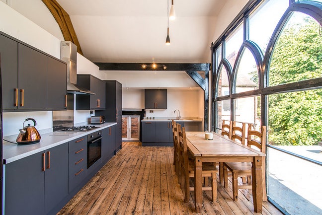 Modern Co-Living! 8 Stylish Bedrooms|4 Bathrooms! Main Photo