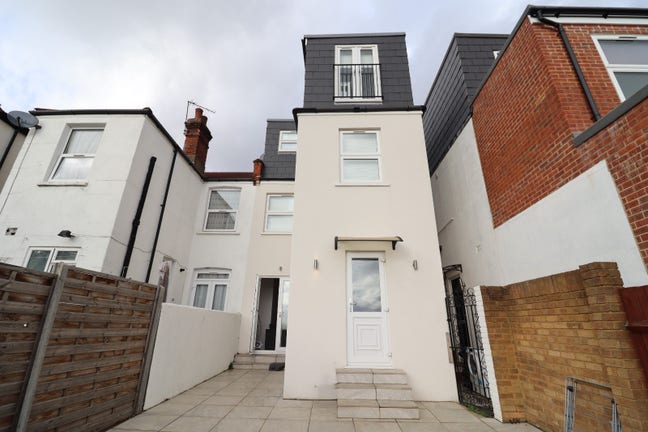 Last Room in Zone 2 - North Acton Main Photo