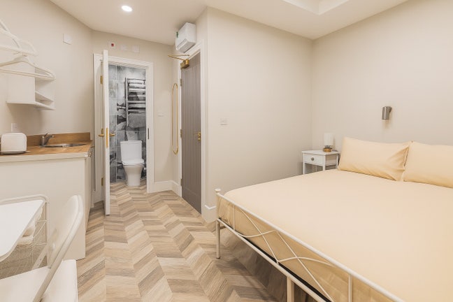  58 Modern furnished studio with bills including  Main Photo