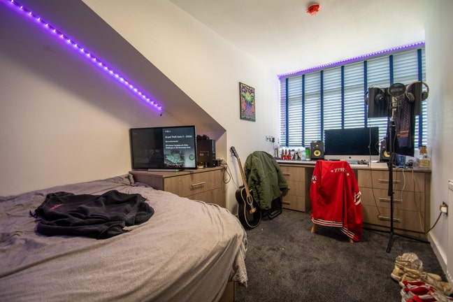 Double Rooms in 4 Bed Shared House in LS4! Main Photo