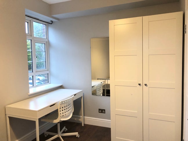 Recent renovation in Forest Hill with tube service Main Photo
