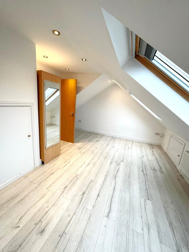Modern One-Bedroom Flat- Main Photo