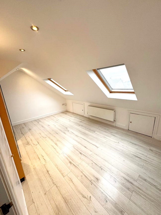 Modern One-Bedroom Flat- Main Photo