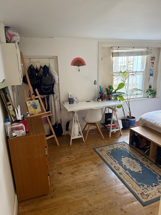 Large Double Room Main Photo