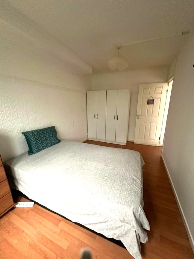 4 Bedroom House, W/ Living Room in Whitechapel Main Photo