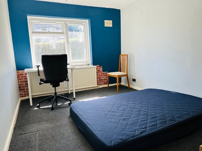 Beautiful double room available in a shared Flat Main Photo