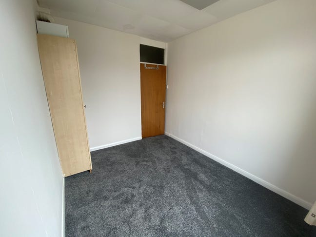 1 Bed flat on Mitcham Road, Tooting Broadway,SW17 Main Photo