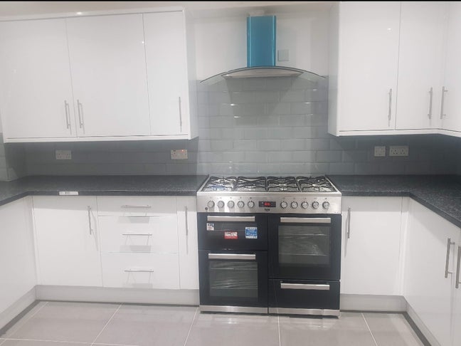 3 Double Rooms to Rent Islington Main Photo