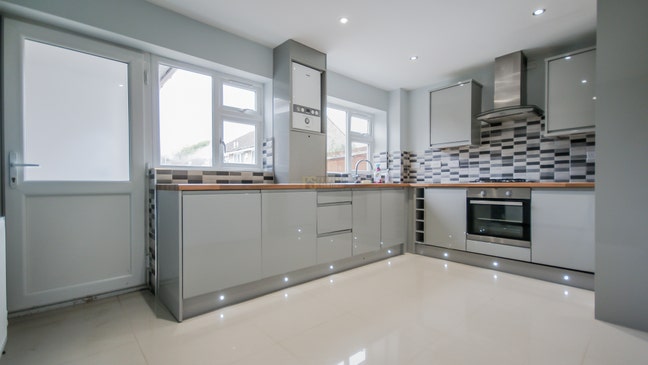 2 Bedroom 2 Bathroom house available Main Photo