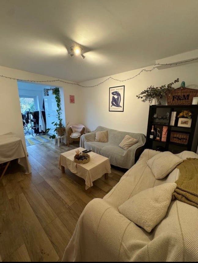 Double En-Suite Room in All Girls Houseshare Main Photo