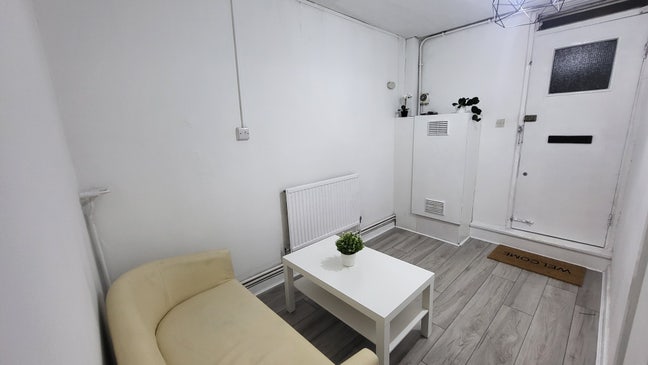 Bargain Double+Lounge, balcony 2mins to Station !! Main Photo