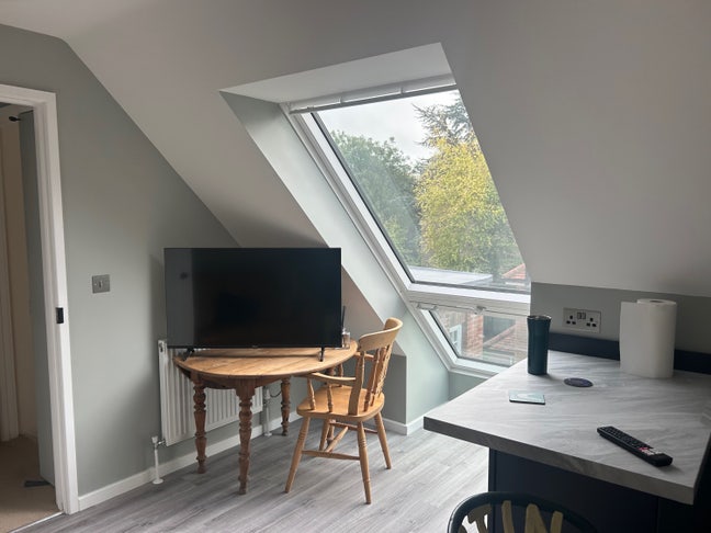 Quirky self-contained second floor attic flat  Main Photo