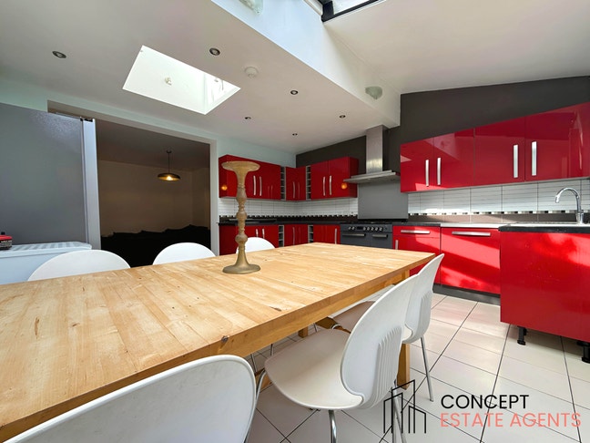 6 Bed 4 Bath on Chillerton Road, Tooting, SW17 Main Photo