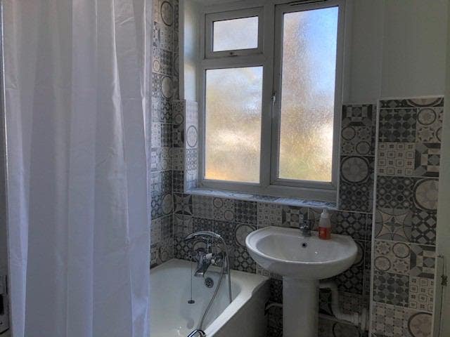 Bright Large Double Room for 1 Person Main Photo