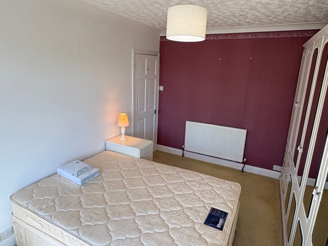 Double Room to let in Twickenham Main Photo