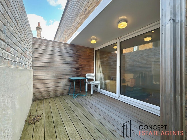 1 Bed flat with balcony on Glenburnie Rd, Tooting Main Photo