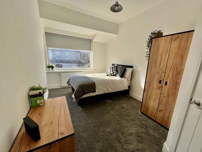 SW17-Ensuite in 20'S Home- 6 Mins to Tooting Stn Main Photo