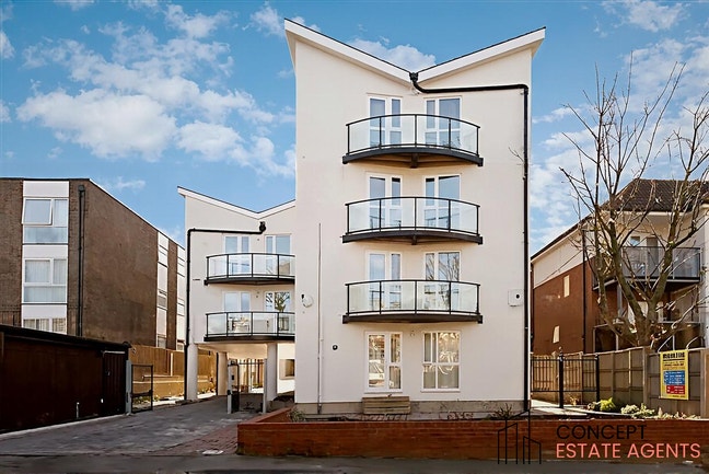 2 Bed 2 Bath on Eaton Road, Sutton, SM2 Main Photo