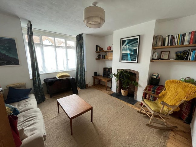 Cosy Double Room in a Shared House Main Photo