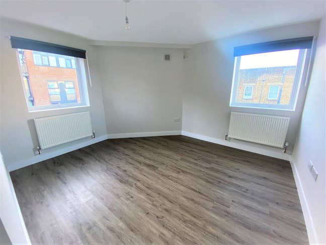2 Bed Flat on Tooting High Street,Tooting Broadway Main Photo