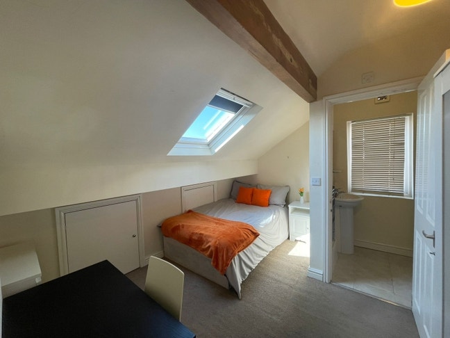 Double Rooms in Woodhouse Available Now! Main Photo