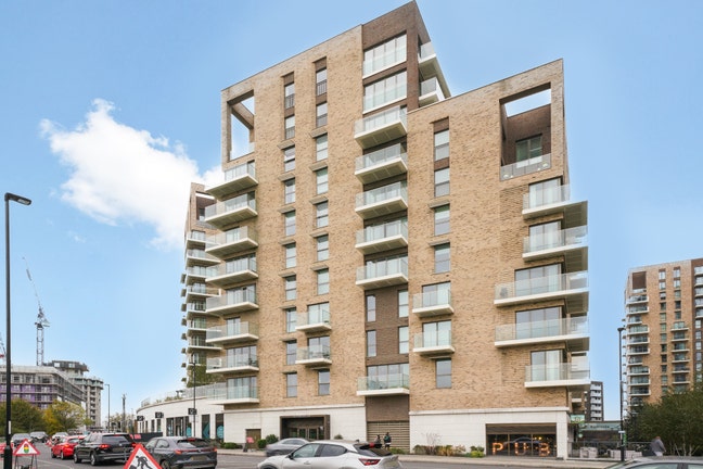 Stunning one bed in Kidbrooke with balcony , Gym  Main Photo