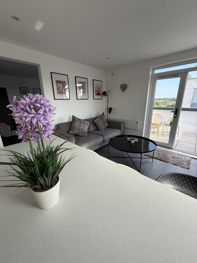 South Wimbledon 1 bedroom flat with roof terrace Main Photo