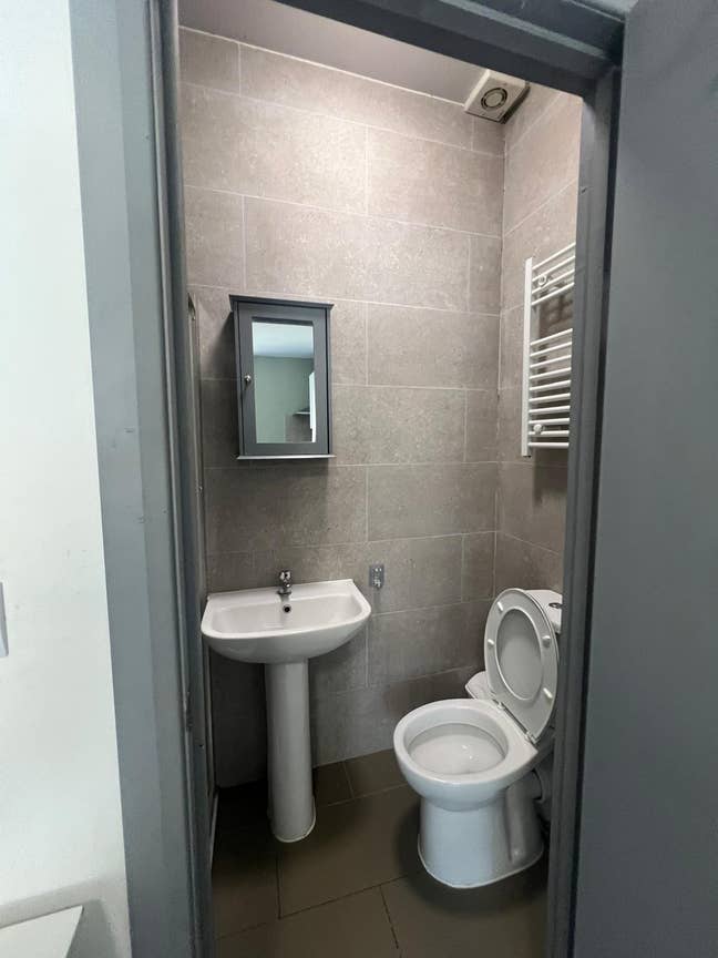 Studio Flat in Harrow HA14EX Main Photo