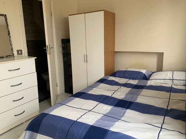 😍E3 Affordable En-Suite on Roman Road😉 Main Photo