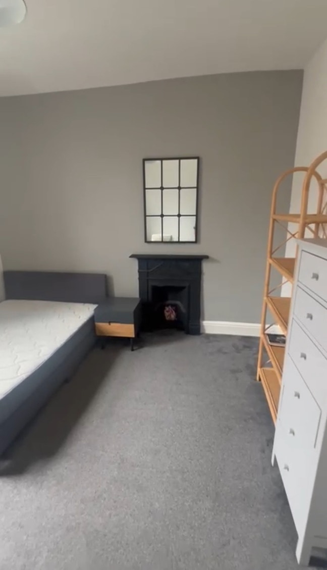 Large Double Room in Shared house Main Photo