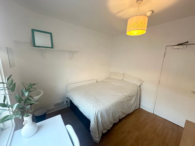 Lovely Spacious House Share Available in LS6 Main Photo
