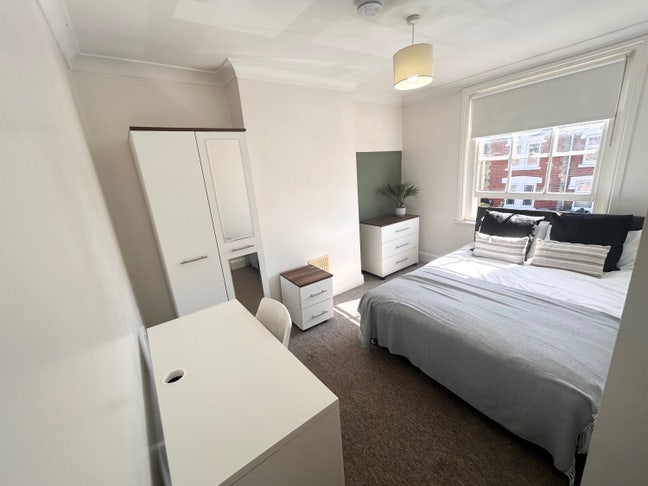 Cosy & Bright Double Rooms - with Parking Main Photo