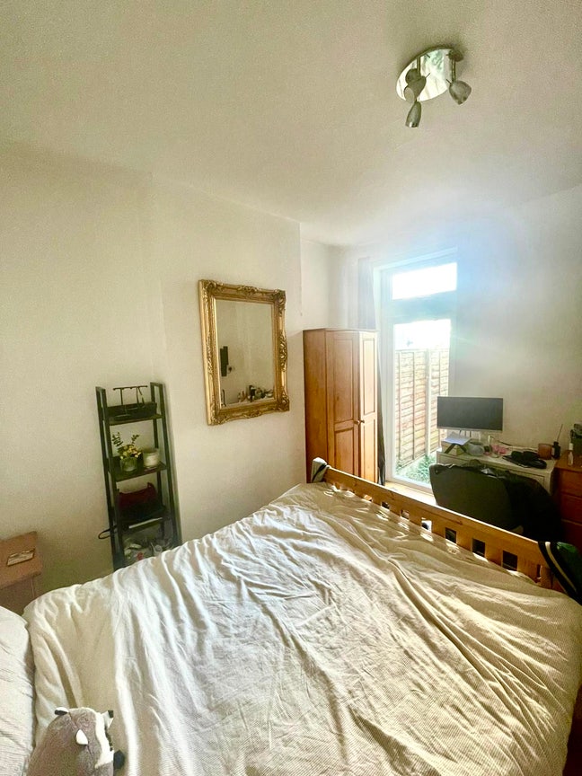 2 Dbl rooms one with 12m2 private balcony Main Photo