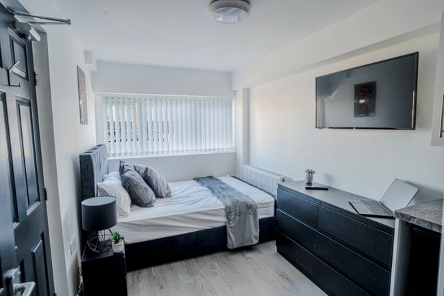 Luxury, Driveway, Smart Tv, Ground floor, Ensuite Main Photo