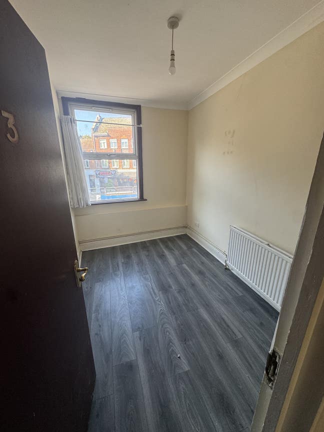 6 double bedrooms available - MILE END Main Photo
