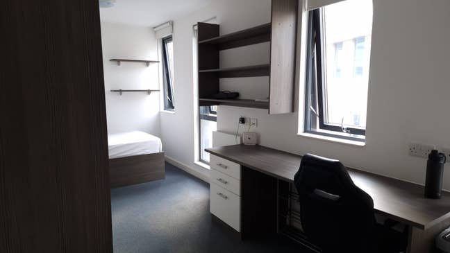 1 Bed Studio En-suite Flat Main Photo
