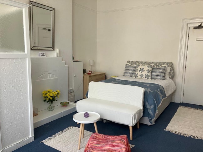 Furnished Double Studio - All bills included- BH2 Main Photo