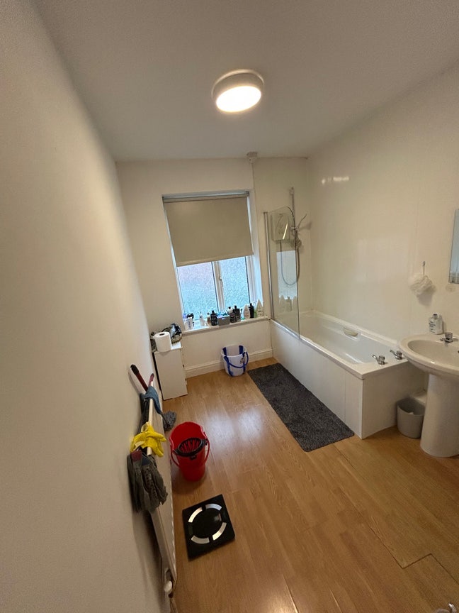 “Looking for Friendly Housemates – Shared Flat” Main Photo