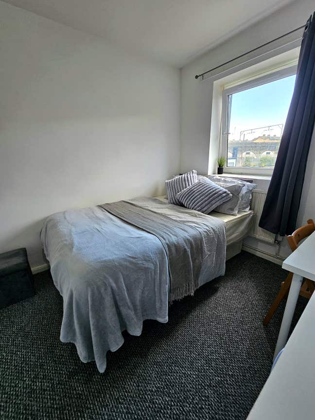 Aldgate/Bethnal Green  💚  2 Rooms in the Same Pro Main Photo