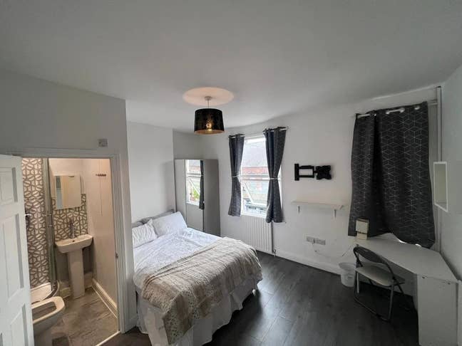 Ensuire Fully Furnished  Large  Room Hyson Gr& QMC Main Photo