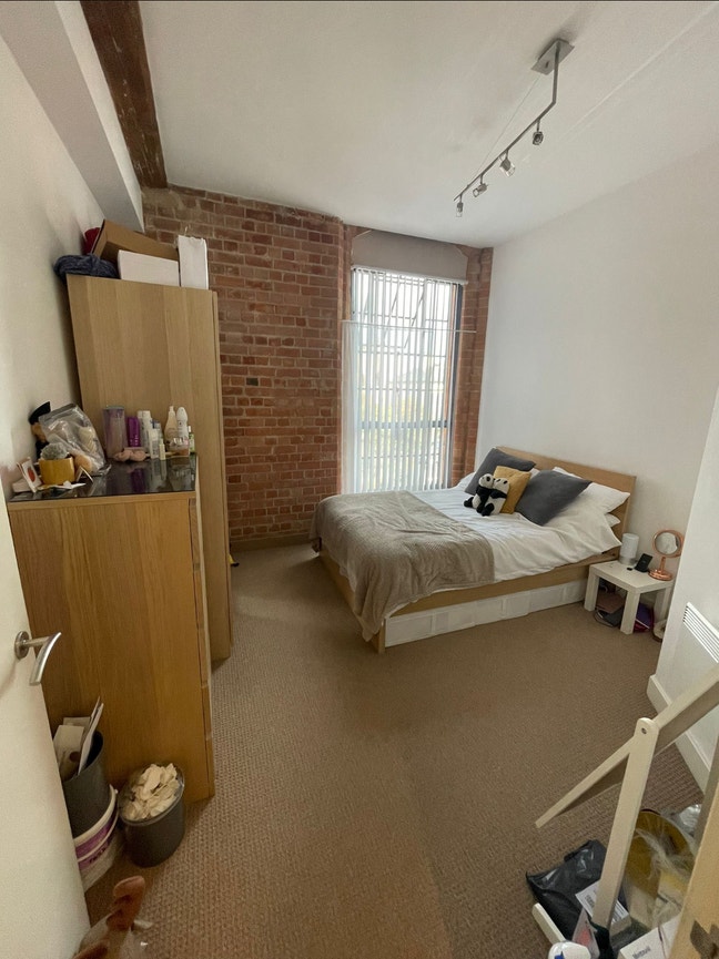 Large double room in Central Beeston Main Photo