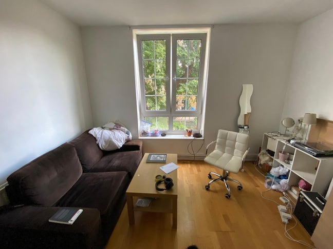 2 double rooms in friendly Wapping flat Main Photo